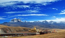 川西稻城亞丁墨石公園四姑娘山魚子西浪跡雙飛七日游